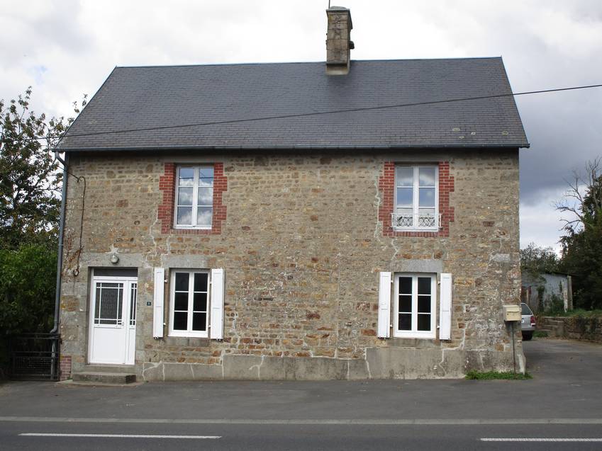 vente Maison en pierres couverte en ardoise